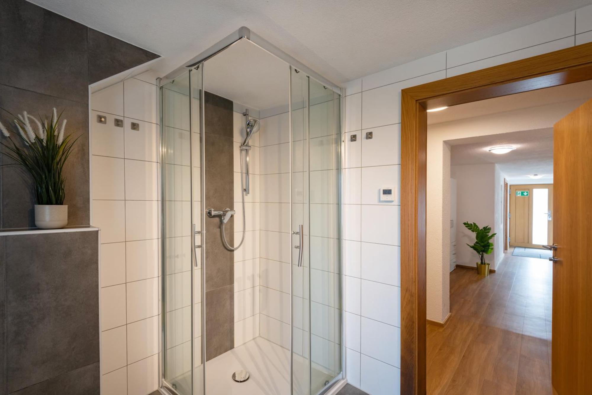 Modernes Apartment - 3 Schlafzimmer - 2 Kostenlose Parkplaetze Fügen Exteriör bild